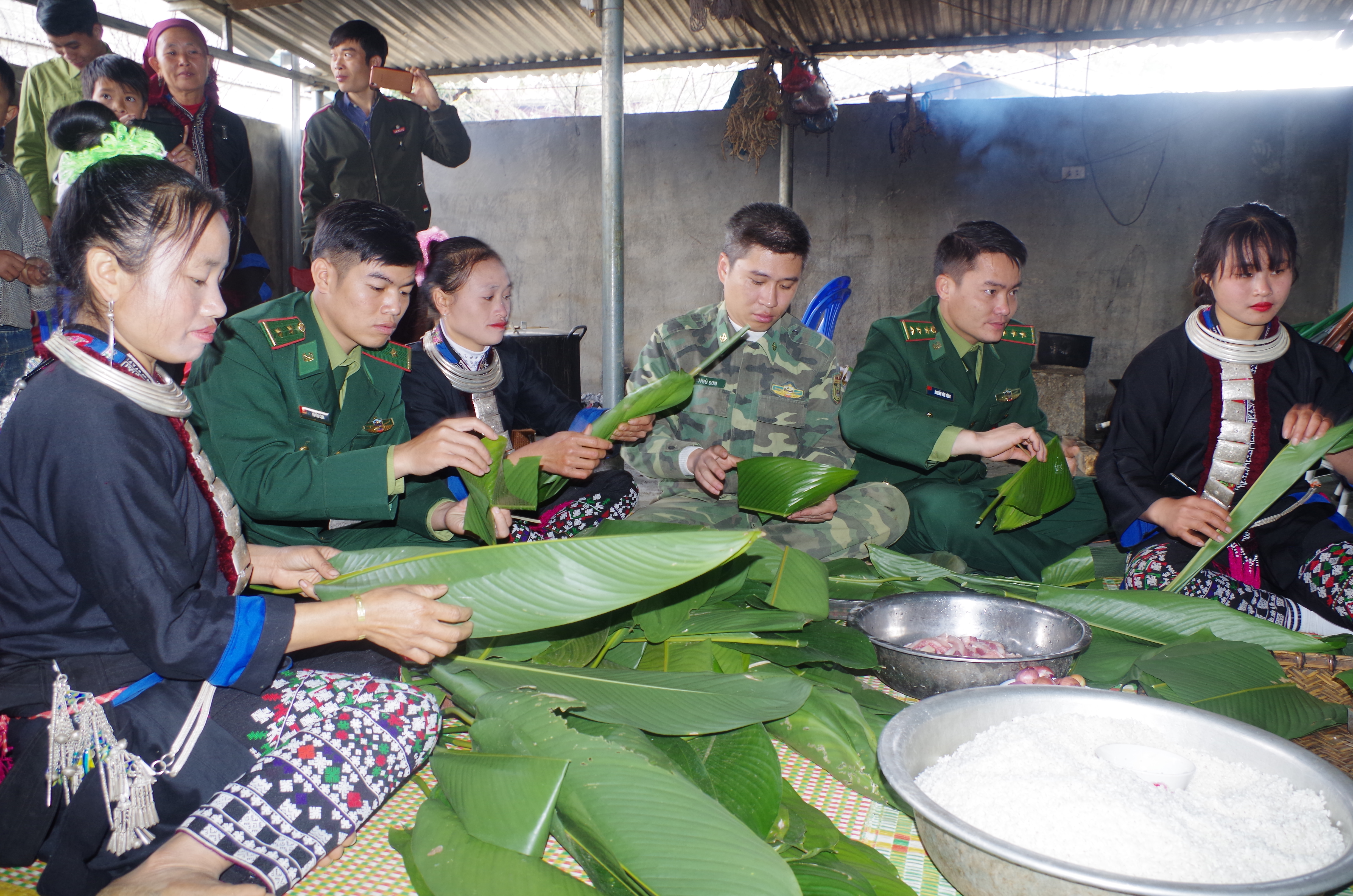 Tết sớm ở Đồn Biên phòng Huổi Luông